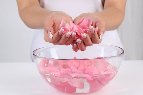 Nước hoa hồng là phương pháp chăm sóc da hoàn hảo