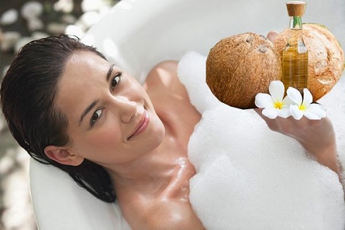 Dùng dầu dừa làm sữa tắm cho làn da trắng sáng, mềm mượt Dùng dầu dừa làm sữa tắm cho làn da trắng sáng, mềm mượt