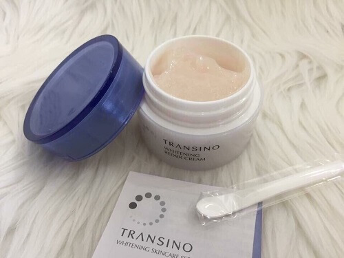Sử dụng kem trị nám Transino Whitening Repair Cream mỗi ngày để đem lại hiệu quả nhanh chóng