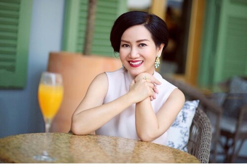 Tinh chất hà thủ ô ngăn tóc bạc giúp bạn luôn tươi trẻ, luôn giữ vẻ thanh xuân cho mái tóc