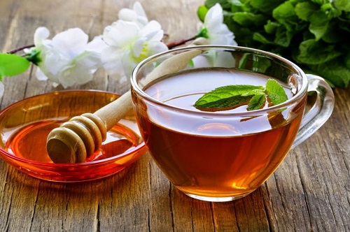 Trà xanh giúp kháng khuẩn, đều màu da sau mụn