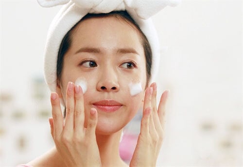 AHA, BHA, PHA sẽ thẩm thấu nhanh qua da và sâu dưới tận lỗ chân lông để loại bỏ các bụi bẩn
