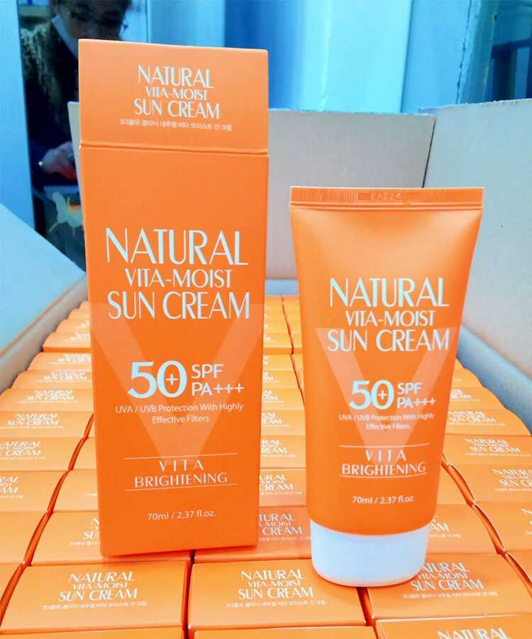 Kem-Chong-Nang-3w-Clinic-Natural-Vita-Moist-Sun-Cream-SPF-50-Pa-4361.jpg