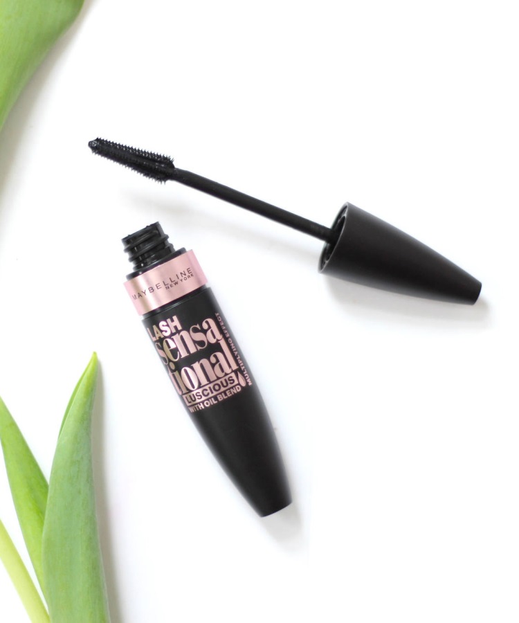 mascara-maybeline-lam-cong-dai-day-mi