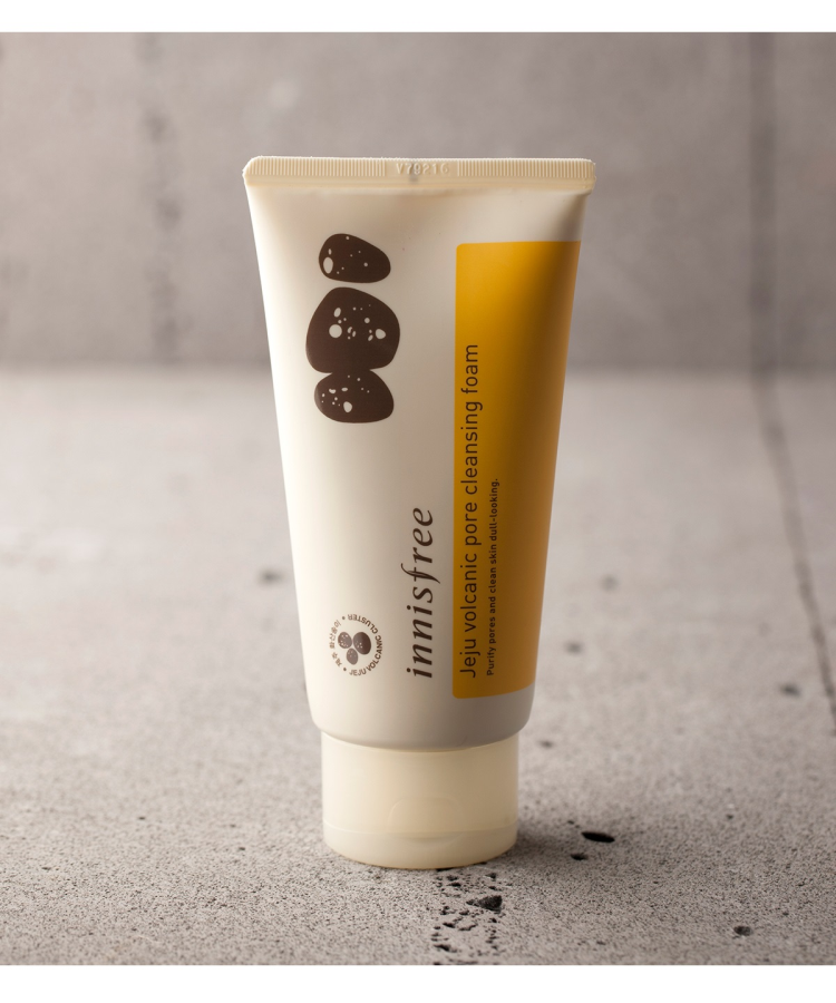 sua-rua-tay-te-bao-chet-innisfree-jeju-volcanic-pore-cleansing-foam